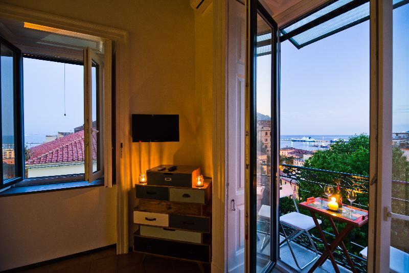 סלרנו Bed And Travel Apartment La Minerva Suite מראה חיצוני תמונה